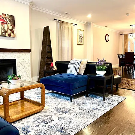 5 Bedroom Huge House In Best Location Parking Fireplace Back Yard