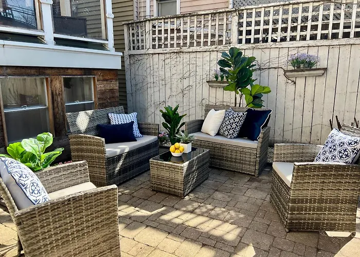 5 Bedroom Huge House In Location Parking Fireplace Back Yard *