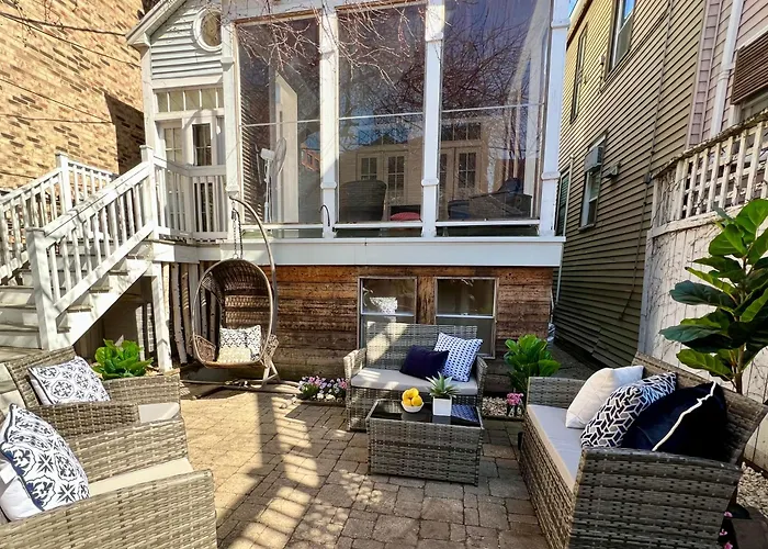 5 Bedroom Huge House In Location Parking Fireplace Back Yard Holiday home