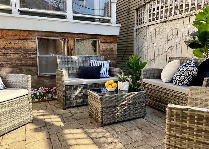 Holiday home 5 Bedroom Huge House In Location Parking Fireplace Back Yard *