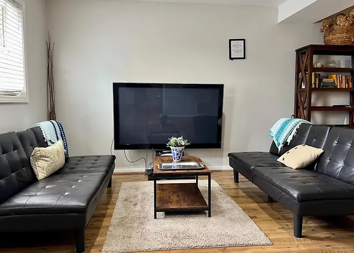 5 Bedroom Huge House In Location Parking Fireplace Back Yard *