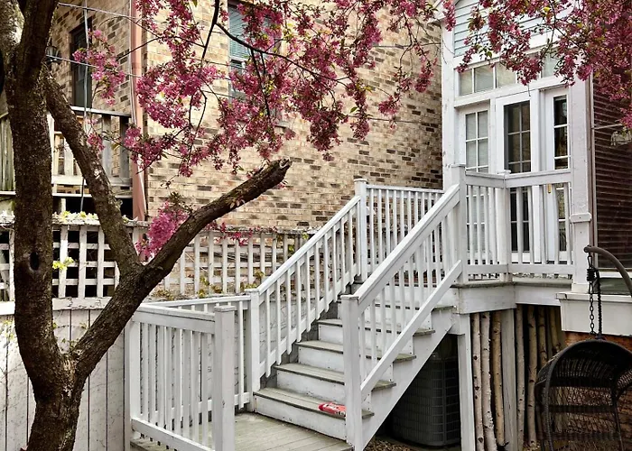 5 Bedroom Huge House In Location Parking Fireplace Back Yard