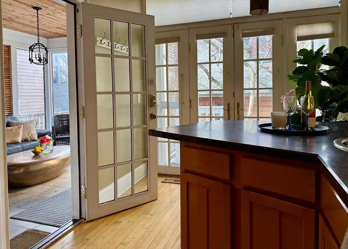 5 Bedroom Huge House In Location Parking Fireplace Back Yard