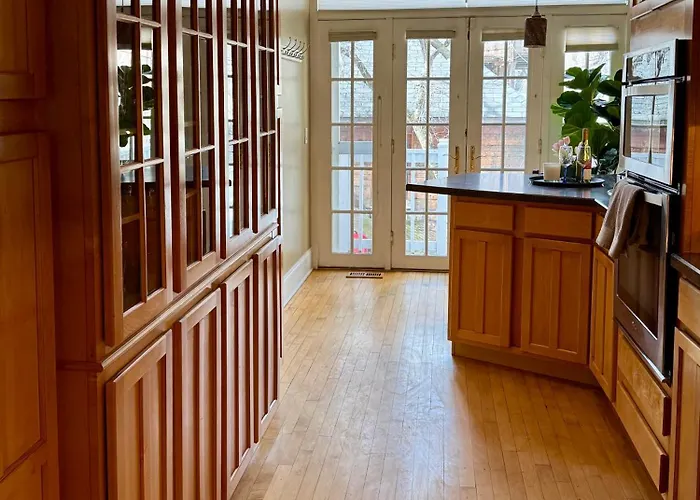 Holiday home 5 Bedroom Huge House In Location Parking Fireplace Back Yard