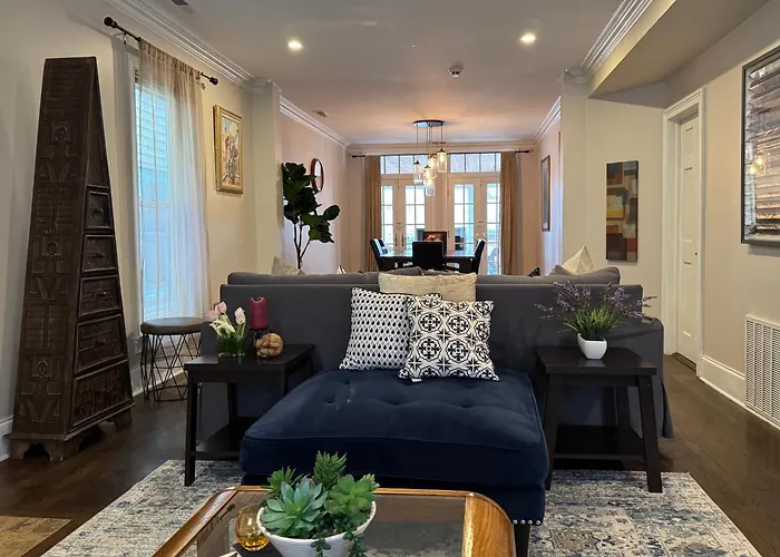 Holiday home 5 Bedroom Huge House In Location Parking Fireplace Back Yard *