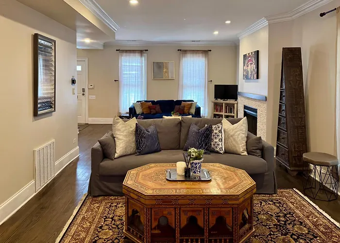 5 Bedroom Huge House In Location Parking Fireplace Back Yard