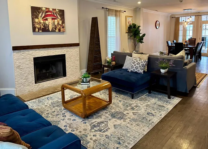 5 Bedroom Huge House In Location Parking Fireplace Back Yard Holiday home Chicago
