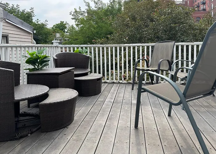 5 Bedroom Huge House In Location Parking Fireplace Back Yard Chicago