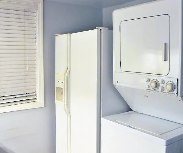 Holiday home 5 Bedroom Huge House In Location Parking Fireplace Back Yard Chicago