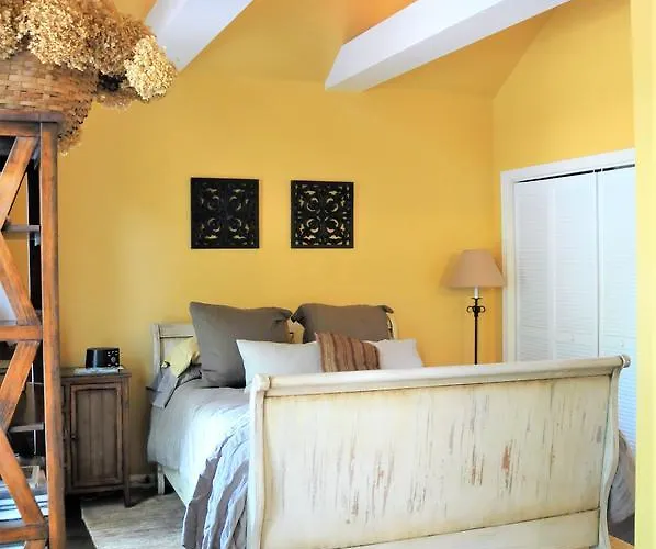 5 Bedroom Huge House In Location Parking Fireplace Back Yard Holiday home