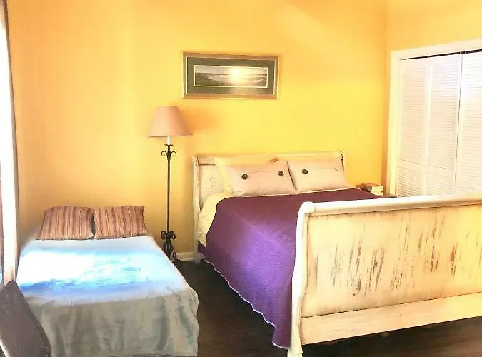 Holiday home 5 Bedroom Huge House In Location Parking Fireplace Back Yard Chicago